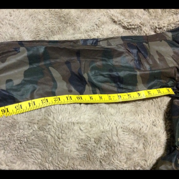 🍃NWOT ladies CAMO light weight jacket - Picture 3 of 4